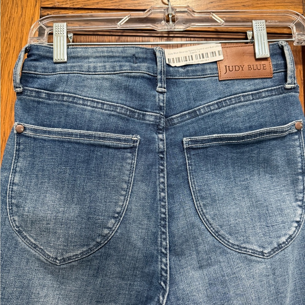 Judy Blue Denim Straight Capri Jean in Deep Blue - Picture 6 of 16
